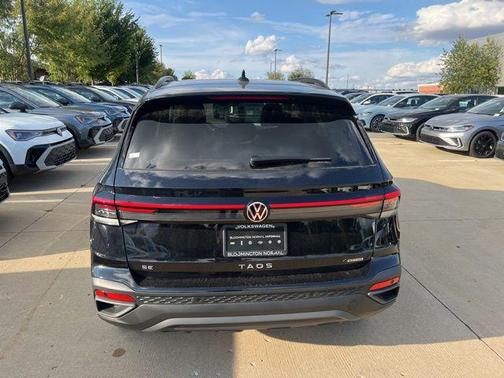 2025 Volkswagen Taos 1.5T SE Black