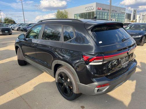 2025 Volkswagen Taos 1.5T SE Black