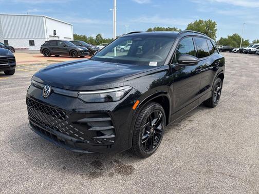 2025 Volkswagen Tiguan 2.0T SE R-Line Black 4MOTION