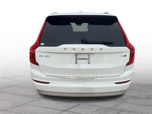 2022 Volvo XC90 T5 Momentum
