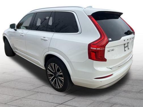 2022 Volvo XC90 T5 Momentum