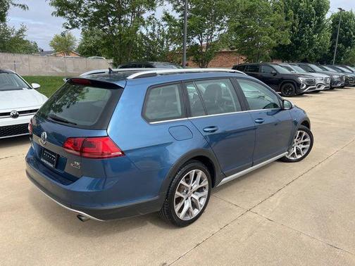 Silk Blue Metallic 2017 Volkswagen Golf Alltrack TSI SEL