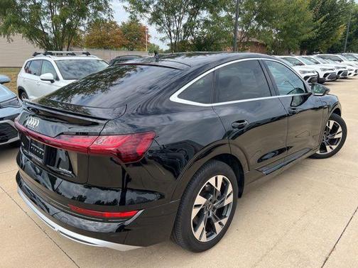 2024 Audi Q8 e-tron Prestige