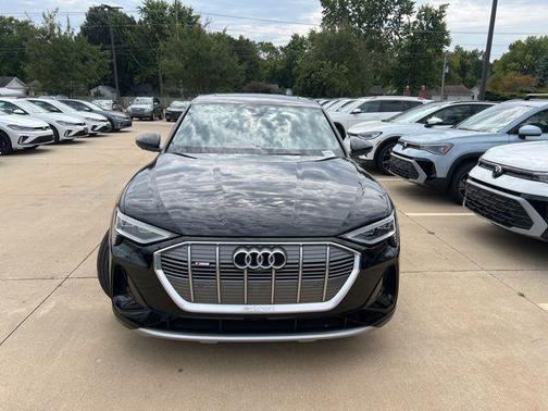 2024 Audi Q8 e-tron Prestige