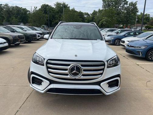 Moonlight White 2026 Mercedes-Benz GLS 580 4MATIC