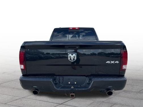 Brilliant Black Crystal Pearlcoat 2017 RAM 1500 Sport