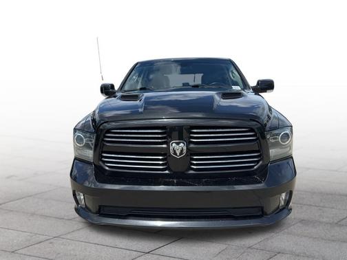 Brilliant Black Crystal Pearlcoat 2017 RAM 1500 Sport