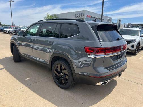 Pure Gray 2026 Volkswagen Atlas 2.0T SE w/Technology 4MOTION