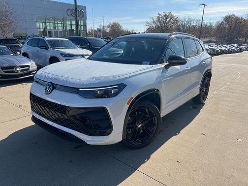 2026 Volkswagen Tiguan 2.0T SE R-Line Black 4MOTION