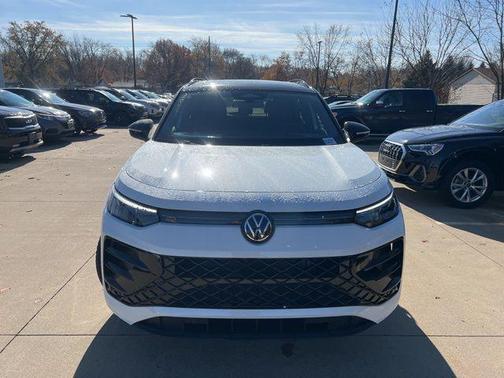 2026 Volkswagen Tiguan 2.0T SE R-Line Black 4MOTION