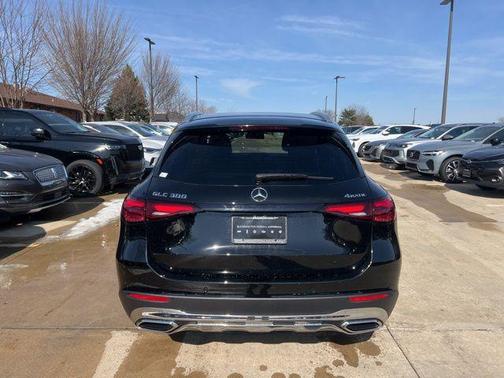 2025 Mercedes-Benz GLC 300 4MATIC