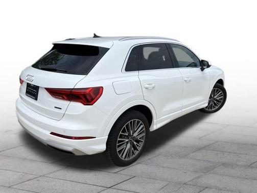 Ibis White 2022 Audi Q3 40 Premium