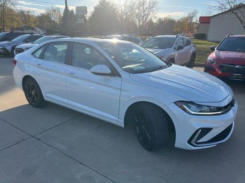 2025 Volkswagen Jetta 1.5T SE