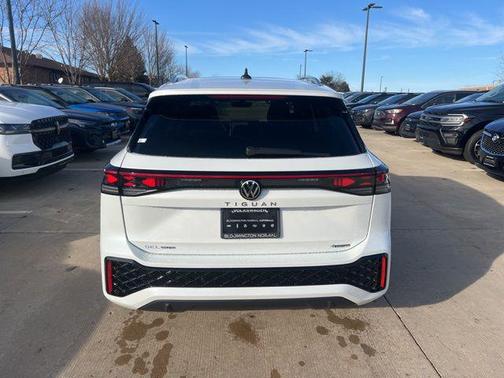 2026 Volkswagen Tiguan 2.0T SEL R-Line 4MOTION