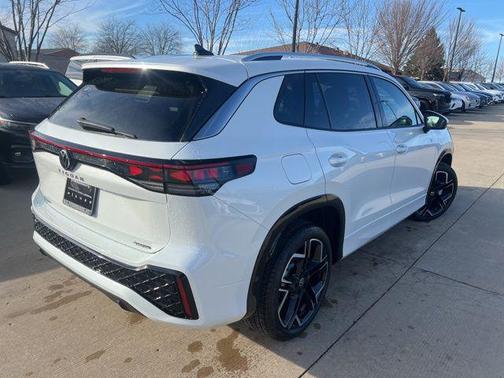 2026 Volkswagen Tiguan 2.0T SEL R-Line 4MOTION