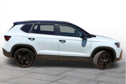 2025 Volkswagen Taos 1.5T SE Black