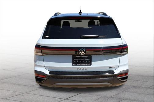 2025 Volkswagen Taos 1.5T SE Black