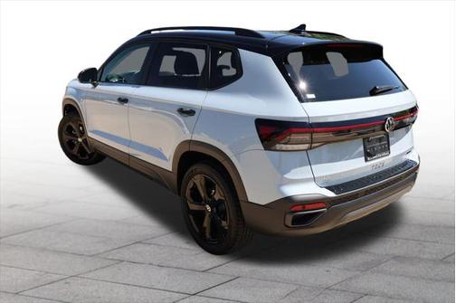 2025 Volkswagen Taos 1.5T SE Black
