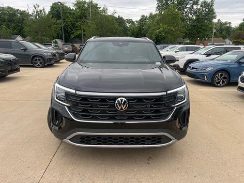 Deep Black 2026 Volkswagen Atlas Cross Sport 2.0T SE w/Technology 4MOTION
