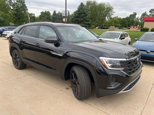 Deep Black 2026 Volkswagen Atlas Cross Sport 2.0T SE w/Technology 4MOTION