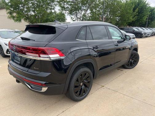 Deep Black 2026 Volkswagen Atlas Cross Sport 2.0T SE w/Technology 4MOTION