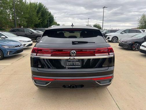 Deep Black 2026 Volkswagen Atlas Cross Sport 2.0T SE w/Technology 4MOTION