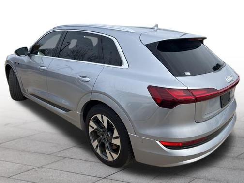 2022 Audi e-tron Premium Plus