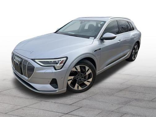 2022 Audi e-tron Premium Plus