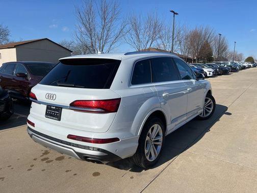 2025 Audi Q7 55 Premium Plus