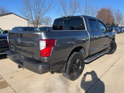 2017 Nissan Titan SL
