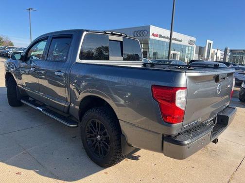 2017 Nissan Titan SL