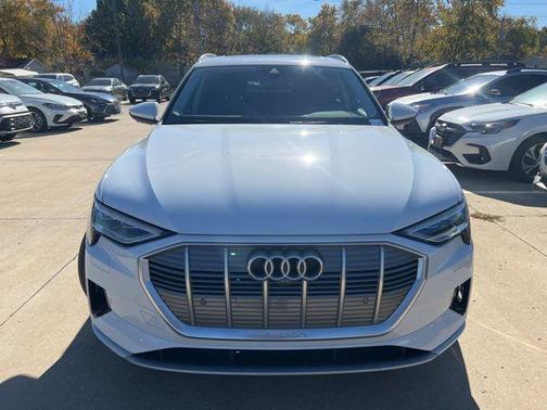 2021 Audi e-tron Premium Plus