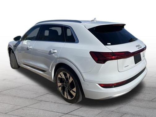 2021 Audi e-tron Premium Plus