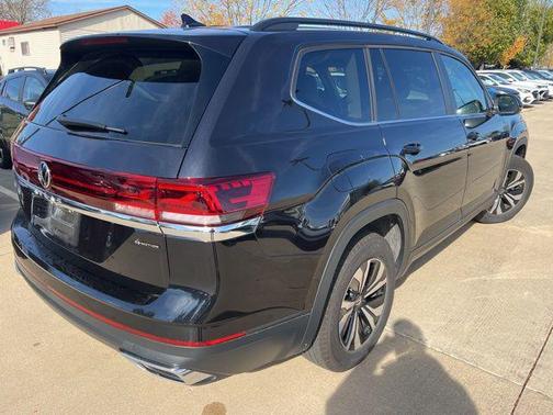 2025 Volkswagen Atlas 2.0T SE