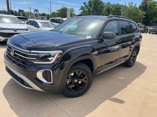 Deep Black 2026 Volkswagen Atlas Peak Edition