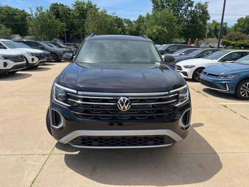 Deep Black 2026 Volkswagen Atlas Peak Edition