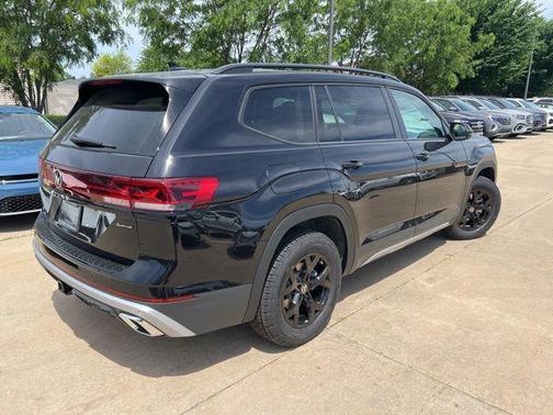 Deep Black 2026 Volkswagen Atlas Peak Edition