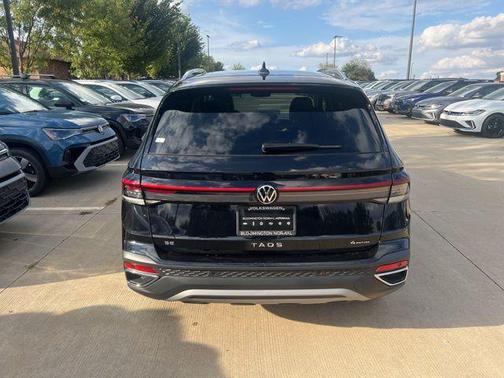 2025 Volkswagen Taos 1.5T SE