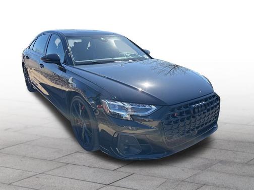 Mythos Black Metallic 2022 Audi S8 4.0T