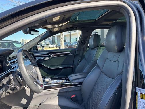 Mythos Black Metallic 2022 Audi S8 4.0T