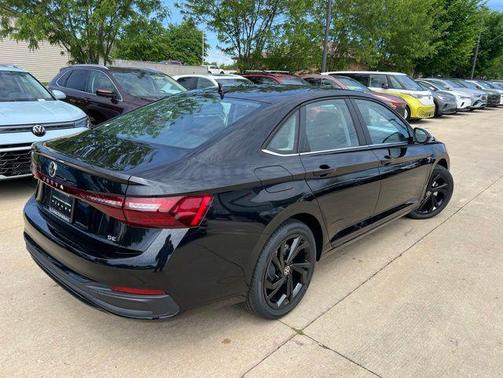 Deep Black 2026 Volkswagen Jetta 1.4T SE