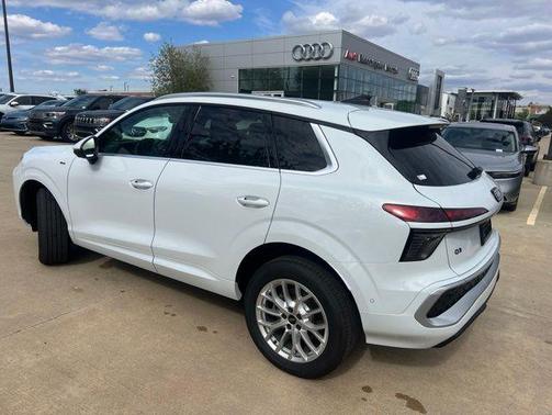 Glacier White Metallic 2026 Audi Q3 TFSI quattro S tronic