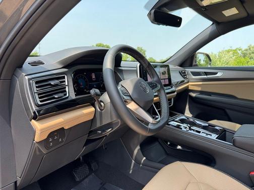 2025 Volkswagen Atlas Cross Sport 2.0T SE w/Technology 4MOTION