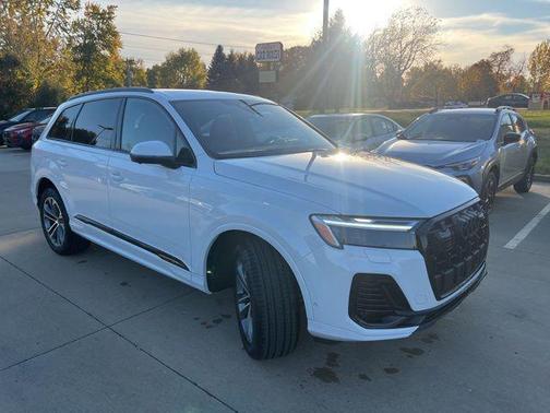 2026 Audi Q7 45 Premium Plus