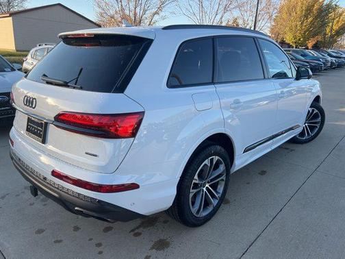 2026 Audi Q7 45 Premium Plus