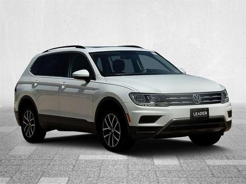 Photo 3 of 30 of 2019 Volkswagen Tiguan 2.0T SE
