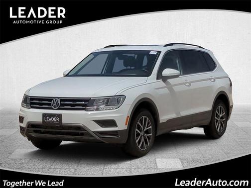 Photo 1 of 30 of 2019 Volkswagen Tiguan 2.0T SE