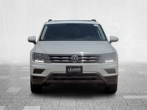 Photo 2 of 30 of 2019 Volkswagen Tiguan 2.0T SE