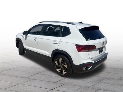 Pure White 2023 Volkswagen Taos 1.5T SE