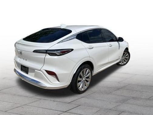 White Frost Tricoat 2025 Buick Envista Avenir FWD